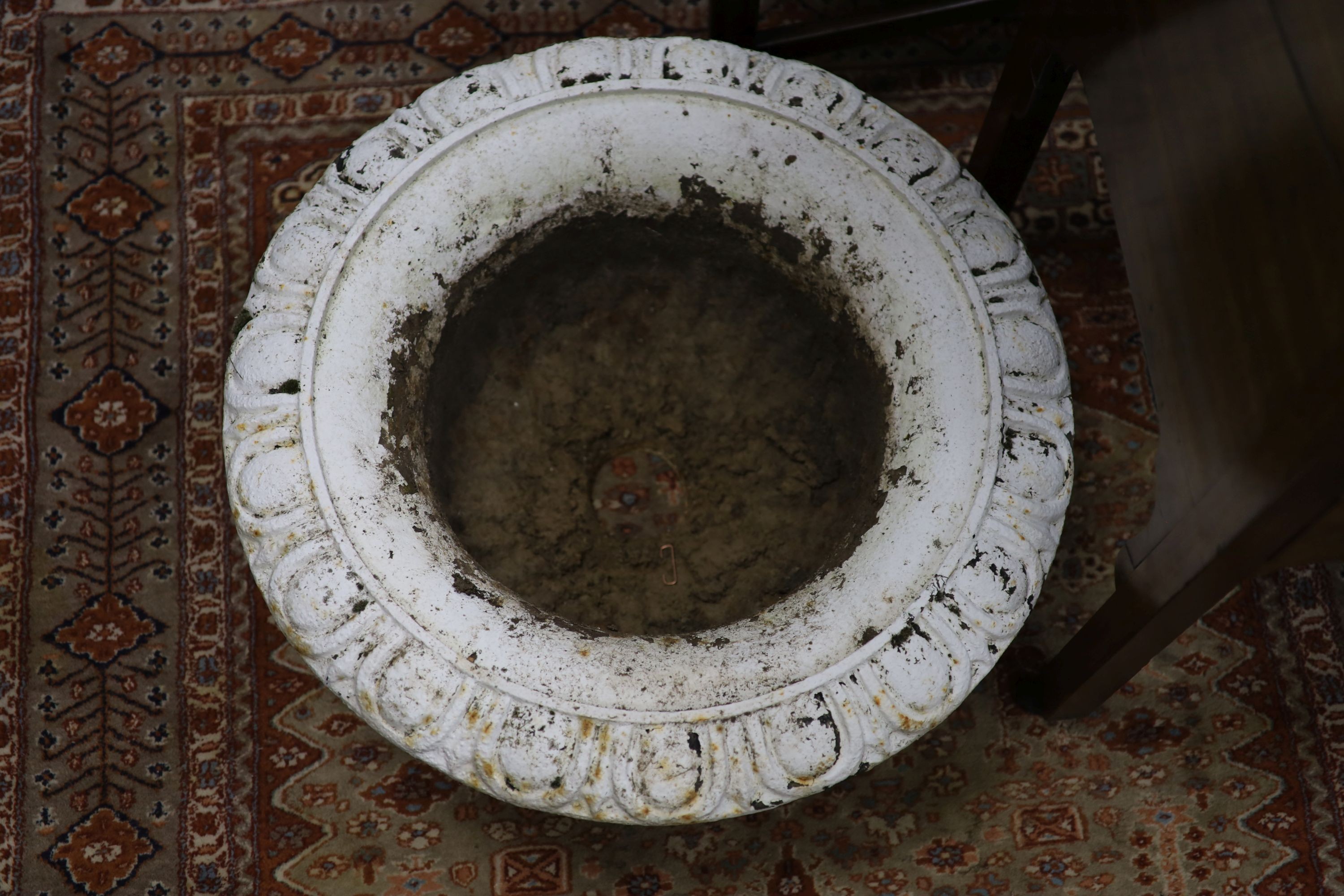 A pair of Victorian cast iron garden urns, one lacking base, 60.5 cm diameter